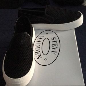 Steve Madden Black Mesh Sneakers Size 6